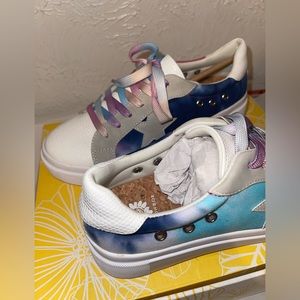 New in box never worn yellow box sneakers.